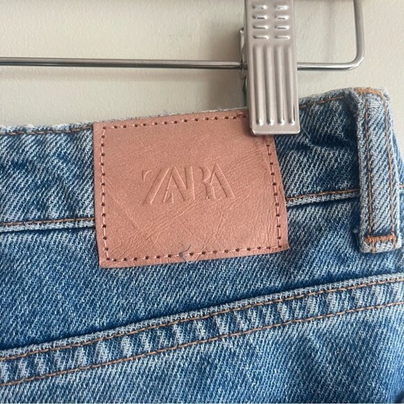 Zara High Rise  Relaxed Leg Jean - Picture 9 of 10